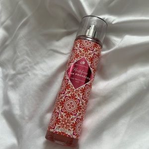 Bath and body works pink Prosecco spray